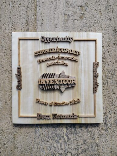 Plachetă premium din lemn – personalizată